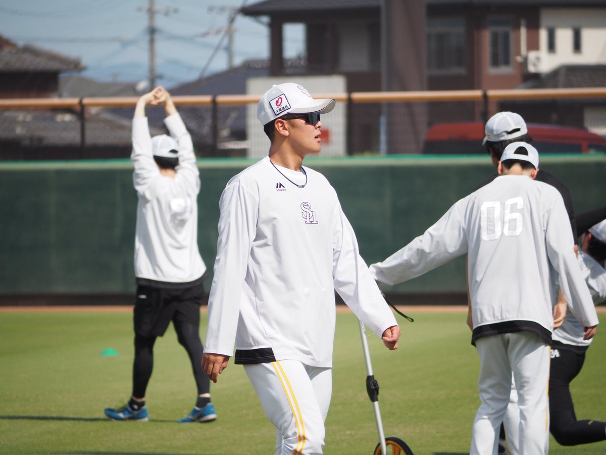 Bambies2025's tweet photo. 【リハビリ組】
#石塚綜一郎 選手はすでに制限なく練習を行えているそうです😭驚異の回復力です💪💪今日はライブBPの打席に立つ予定です！！！
#sbhawks
#Bambies https://t.co/TxhMLZajYP