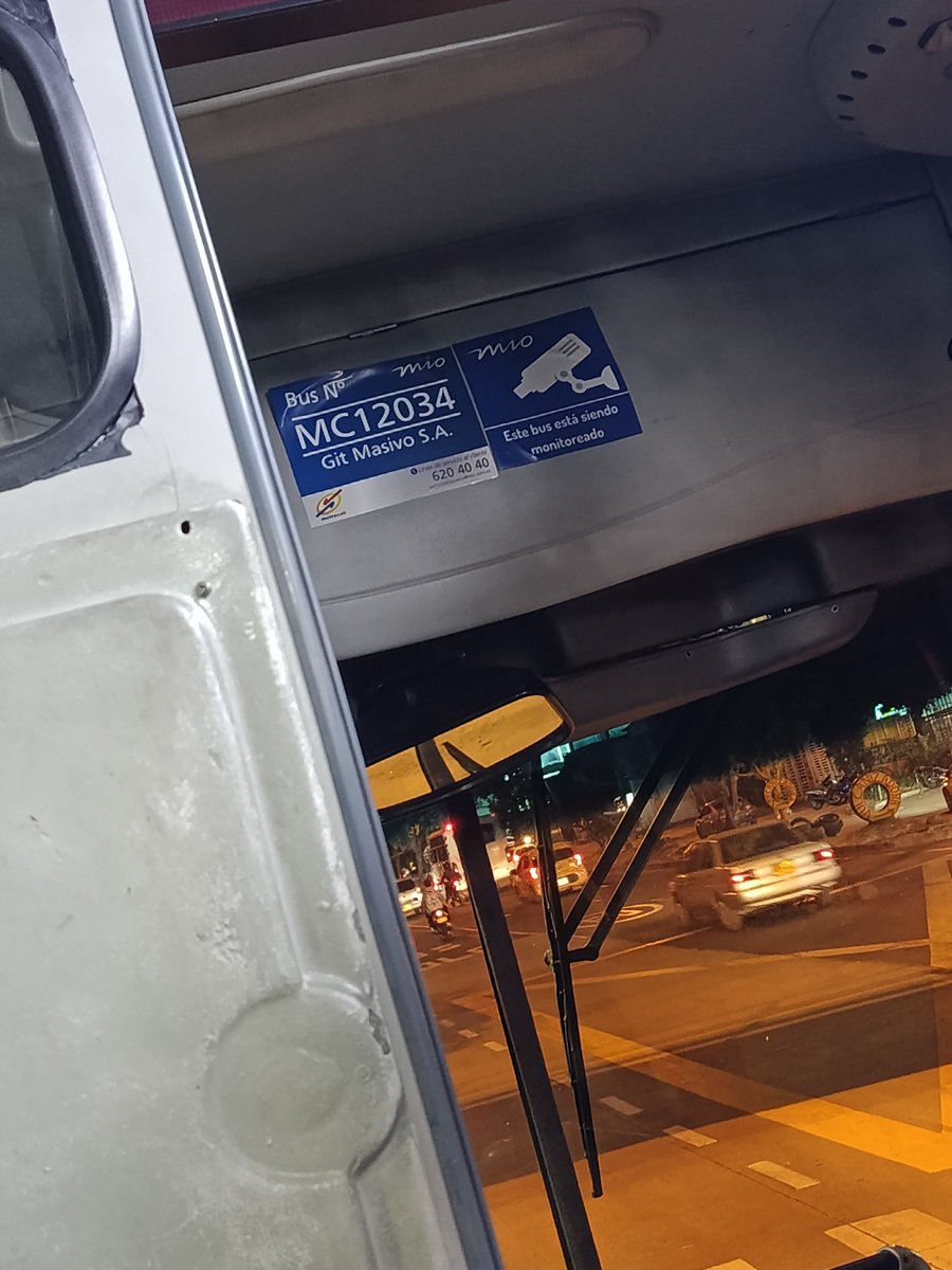 TatikLopez's tweet photo. Señores
@METROCALI  la persona que está manejando está ruta hoy 10 de julio 7 de la noche maneja como una bestia, no tiene respeto ni por su vida ni por la de los demás. https://t.co/0uiOvXXjR8