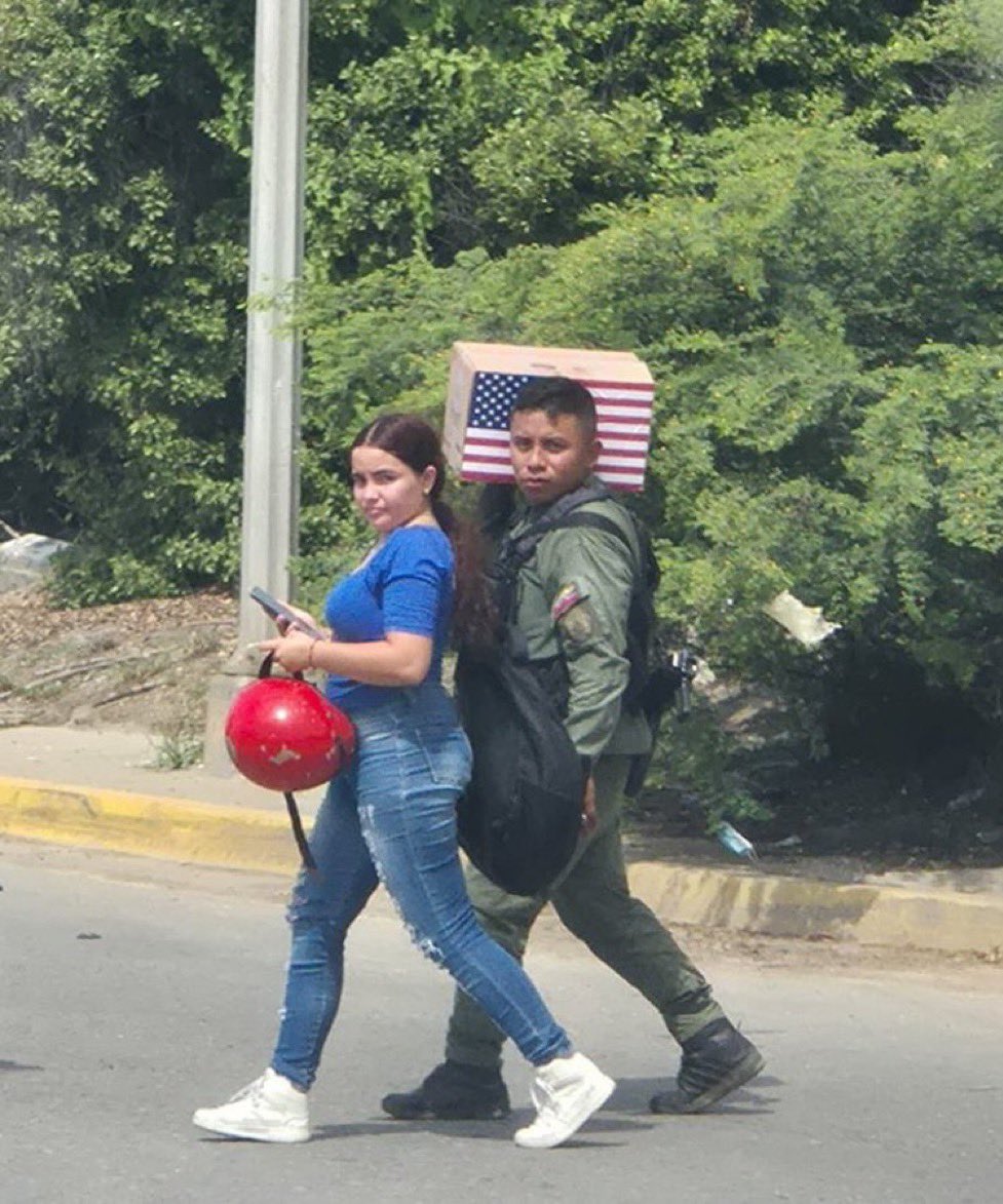 estebangerbasi's tweet photo. Linda Parejita!!! Patria, Socialismo y Robo!!! https://t.co/LVecSroQ75