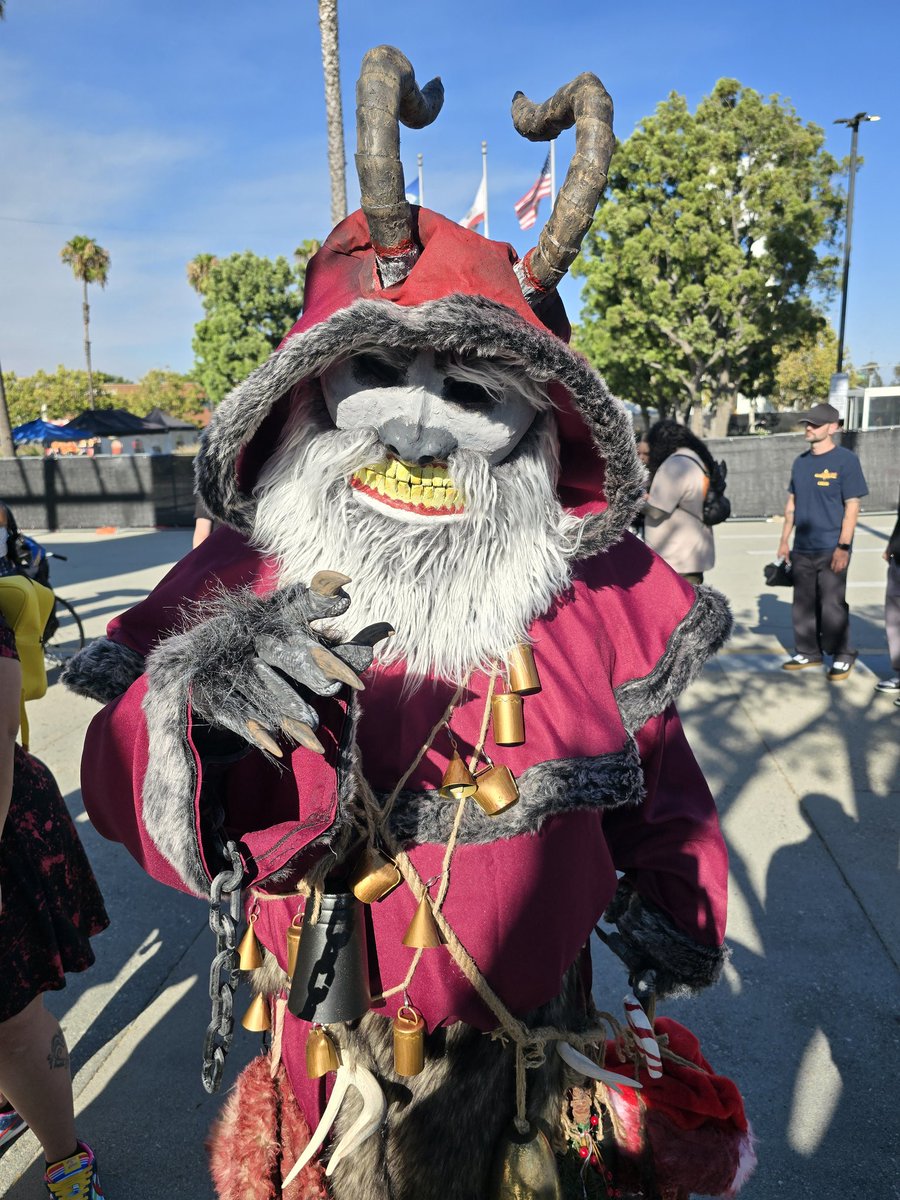 JennMarieCarson's tweet photo. At CreepIECon with Krampus. https://t.co/Ocp2JlvtZs