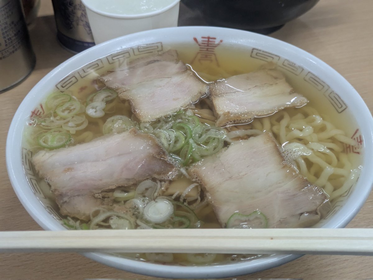 SUZUKI_SHIN_04's tweet photo. さくばんわ！
くい菊珍道中初日でした！

INFINITYさんにも初来場だったしそもそも会津で試合するのも初！

坂内食堂でリアルばんないを頂き、夜はこんな顔になりましたが…楽しゅうございました…！

あ、チチャくんいました。

本日もご安全に！ https://t.co/LnV66OtLER