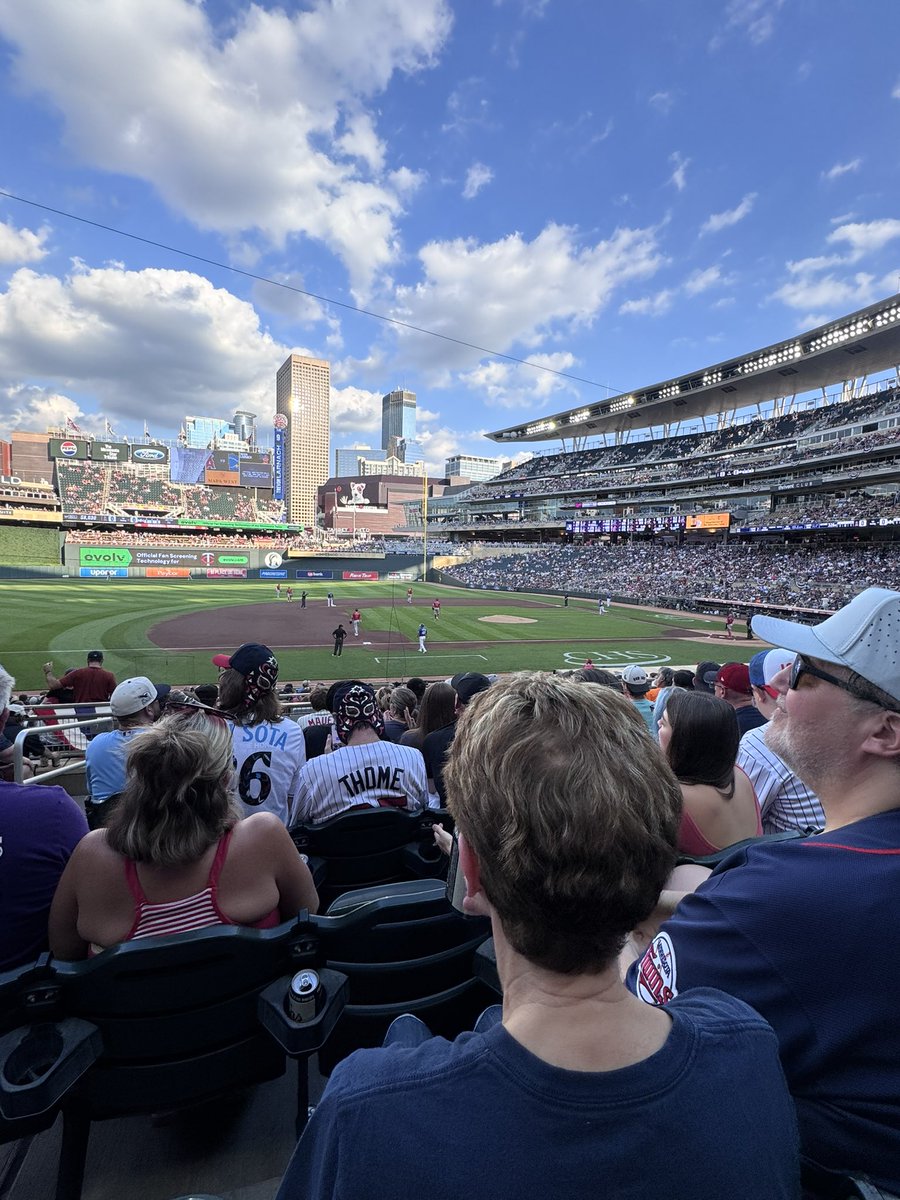 DeRushaJ's tweet photo. Gorgeous summer night at Target Field #MyTwins #mntwins https://t.co/sxoP3fR4mW