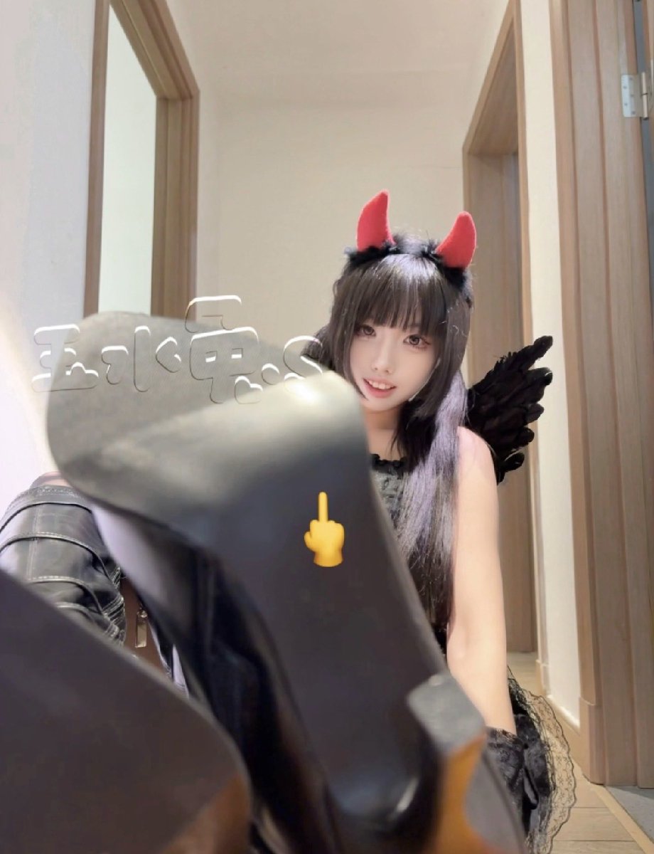 wasw475751's tweet photo. 无药可救的人形亩犬第一天做兔兔祖宗的狗就求着祖宗给认主仪式，自己写了个主奴协议上交还不满足，自己穿好了丝袜高跟鞋给亲妈祖宗大声朗诵，真是废物.念的时候声音都在抖..光是写协议的时候就流了一裤子..刚开始还放不开，被祖宗骂了几句就开始无脑无底线了，直接上供自己和家人的信息了
@suosiwoba https://t.co/AbQIs8zos7
