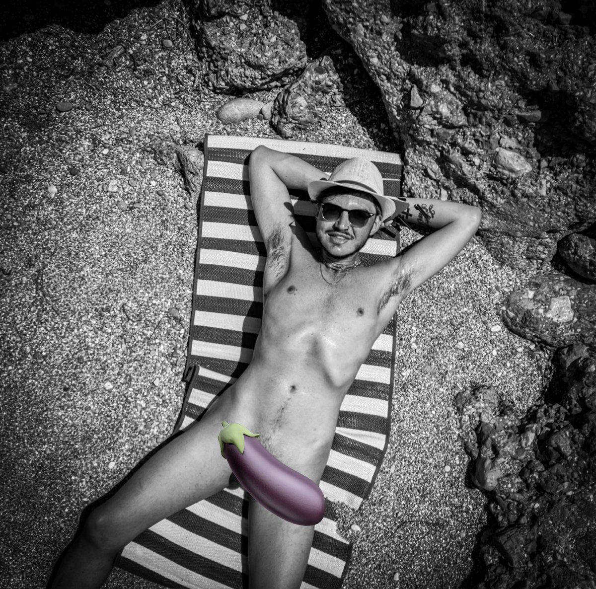 slappycamp's tweet photo. Männliche & weibliche Models (18+) für Boudoir- und Fine-Art-Aktfotografie gesucht (TFP)

Hallo zusammen!

Ich bin professioneller Fotograf und arbeite bereits erfolgreich in den Bereichen Portrait-, Headshot-, Familien- und Reisefotografie. Aktuell erweitere ich mein Portfolio im Bereich Boudoir- und künstlerische Fine-Art-Aktfotografie und suche dafür weibliche und männliche Models ab 18 Jahren, die Interesse an einem professionellen TFP-Shooting haben.

Leider kann ich derzeit keine finanzielle Vergütung anbieten. Als Dankeschön erhaltet ihr jedoch eine Auswahl hochwertig professionell bearbeiteter Bilder kostenlos zur privaten Nutzung.

Euer Wohlbefinden steht für mich an erster Stelle. Deshalb entscheidet ihr selbst, wie weit ihr gehen möchtet. Ob elegante Portraits, sinnliches Boudoir, Teilakt oder klassische Fine-Art-Aktfotografie – wir gestalten das Shooting ausschließlich in dem Rahmen, in dem ihr euch wohlfühlt. Es gibt keinerlei Druck oder Erwartungen.

📍 Das Shooting kann stattfinden:
• Bei euch zu Hause
• Bei mir
• Outdoor in der Natur oder an einer besonderen Location
• Oder an einem Ort eurer Wahl

Ich bin im Raum Frankfurt am Main tätig, reise aber gerne auch in andere Regionen Deutschlands, wenn sich das passende Projekt ergibt.

Ich spreche Englisch. Dank moderner KI-Übersetzungstechnologie kann ich mich jedoch problemlos mit Menschen in nahezu jeder Sprache verständigen. Sprachbarrieren sind daher kein Hindernis.

Ich fotografiere Menschen aller Körperformen, Altersgruppen und Hintergründe, denn ich bin überzeugt:
Jeder Mensch ist einzigartig und auf seine eigene Weise schön.

Als Gegenleistung bitte ich lediglich darum, die entstandenen Bilder in meinem privaten Portfolio verwenden zu dürfen. Eine öffentliche Veröffentlichung erfolgt grundsätzlich nicht ohne eure ausdrückliche Zustimmung. Sollte eines der Werke später von einer Galerie oder einem Kunsthändler ausgewählt werden, werdet ihr selbstverständlich fair an den Erlösen beteiligt.

Einige meiner Reise- und Portraitarbeiten findet ihr auf meinen Social-Media-Kanälen unter Slappy Photos. Leider wurden meine Accounts vor einiger Zeit gehackt, weshalb ich derzeit alle Profile neu aufbaue und viele meiner Arbeiten erneut veröffentliche.

Wenn ihr Interesse habt oder einfach unverbindlich Fragen stellen möchtet, freue ich mich sehr über eure Nachricht.

📱 WhatsApp / Telefon:
+49 176 42709977

Ich freue mich darauf, gemeinsam kreative, stilvolle und zeitlose Kunstwerke zu erschaffen.

Male & Female Models (18+) Wanted for Boudoir and Fine-Art Nude Photography (TFP)

Hello everyone!

I am a professional photographer with a successful track record in portrait, headshot, family, and travel photography. I am currently expanding my portfolio to include boudoir and artistic fine-art nude photography and am looking for male and female models (aged 18+) interested in a professional TFP (Time for Print) shoot.

Unfortunately, I cannot offer financial compensation at this time. However, as a thank-you, you will receive a selection of high-quality, professionally edited images for private use at no cost.

Your comfort is my top priority. You decide exactly how far you want to go. Whether it’s elegant portraits, sensual boudoir, partial nudity, or classic fine-art nude photography—we will tailor the shoot entirely to your comfort level. There is absolutely no pressure or expectation.

📍 The shoot can take place:
• At your home
• At my studio/home
• Outdoors in nature or at a special location
• Or at a location of your choice

I am based in the Frankfurt am Main area but willing to travel 
What’s app +4917642709977