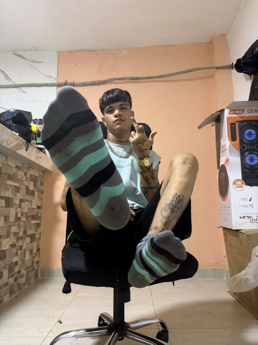 HANSMASTER2025's tweet photo. Hey bitch, I’m the master and your Latin God Hans, who has come to steal your wallet, so I want you to obey now and fulfill my wish. Write to me now to my DM to make you serve me🥷🏽🦶🏻🔥

#Findom #feet #paypig #cashmaster #ATM https://t.co/fE1byQjRtG