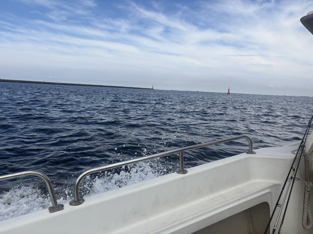 suiu_24's tweet photo. 今日は久しぶりの船！いい天気！

とりあえずお目当てのタコも釣れたし！
でももうちょい釣果をください！ https://t.co/gOml2Wm19n