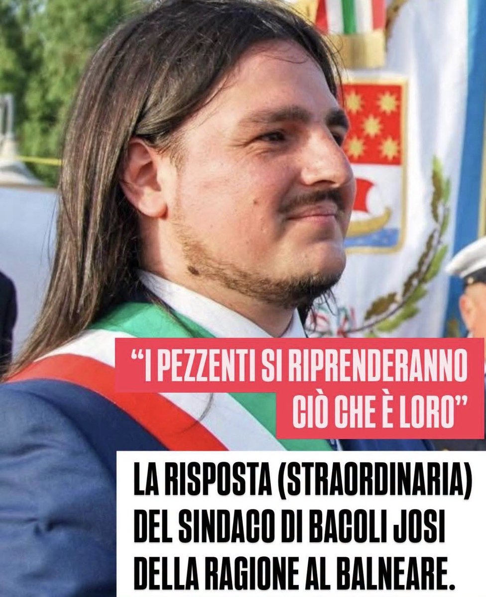 Frenkie_Woody's tweet photo. “AMO I PEZZENTI”. LA DURISSIMA LETTERA DEL SINDACO DI BACOLI AI BALNEARI

Ho letto la vicenda che arriva da Bacoli e credo meriti di essere raccontata.

Tutto nasce dalle dichiarazioni di un titolare di uno stabilimento balneare che ha definito “pezzenti” i cittadini che scelgono la spiaggia libera, aggiungendo che il sindaco Josi Gerardo Della Ragione “ama i pezzenti” perché vuole aumentare gli spazi pubblici sul litorale.

La risposta del sindaco non si è fatta attendere ed è arrivata attraverso una lunga lettera aperta che, nel giro di poche ore, è diventata virale.

Della Ragione prende quell’insulto e lo ribalta completamente.

«Hai ragione, amo i pezzenti», scrive, annunciando che l’obiettivo dell’amministrazione è portare oltre l’80% del litorale tra spiagge libere e spiagge libere attrezzate, garantendo a tutti il diritto di vivere il mare. Le nuove concessioni, aggiunge, saranno assegnate con bandi pubblici, criteri trasparenti e regole uguali per tutti, senza favoritismi.

Ma è nella parte centrale della lettera che il tono si fa durissimo.

Il sindaco sostiene che sia finita l’epoca dei privilegi costruiti sulle concessioni demaniali. Accusa una parte del sistema balneare di aver realizzato profitti enormi mentre alcuni lavoratori venivano sottopagati o addirittura impiegati in nero. Ricorda gli episodi in cui veniva impedito ai bagnanti di entrare con una bottiglia d’acqua, un panino o l’omogeneizzato per i bambini, oppure venivano richiesti soldi perfino per scaldare un biberon.

Nel suo messaggio denuncia anche gli abusi legati ai parcheggi, i prezzi elevati di lettini e ombrelloni, l’occupazione del litorale e la convinzione, da parte di alcuni concessionari, di poter considerare il mare come una proprietà privata.

Poi arriva il passaggio più politico dell’intera lettera.

«Bacoli non è vostra. Le spiagge non sono vostre. Il mare non è vostro.»

Secondo il sindaco, restituire il litorale ai cittadini rappresenta una vera rivoluzione civile, capace di mettere al centro il diritto di tutti ad accedere liberamente a un bene pubblico.

La conclusione è quella destinata a far discutere maggiormente:

«I “pezzenti” si riprenderanno ciò che è loro. E gli intoccabili prepotenti se ne torneranno a casa.»