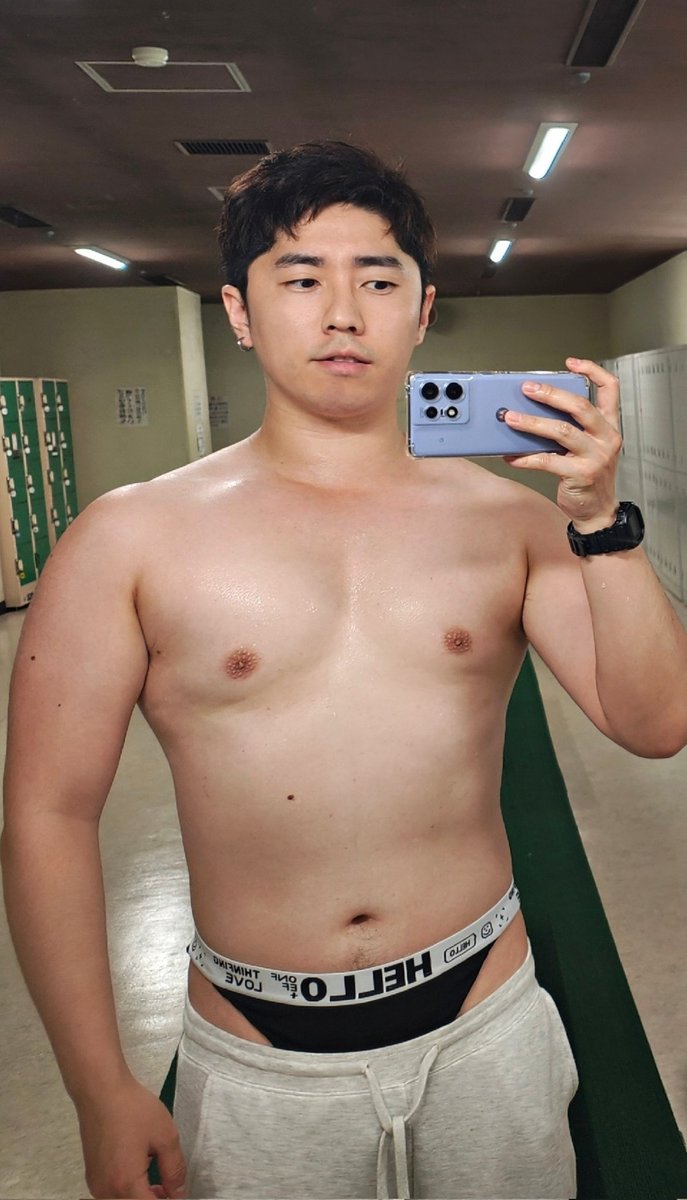 mobi2711's tweet photo. いつの間にか夏になってた　毎日暑い汗だく https://t.co/moUfUMRRCT