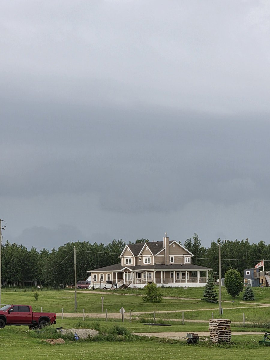 Bekah079's tweet photo. 6:34pm East of Onoway facing South west. #abstorm https://t.co/rePY3N2Mz0