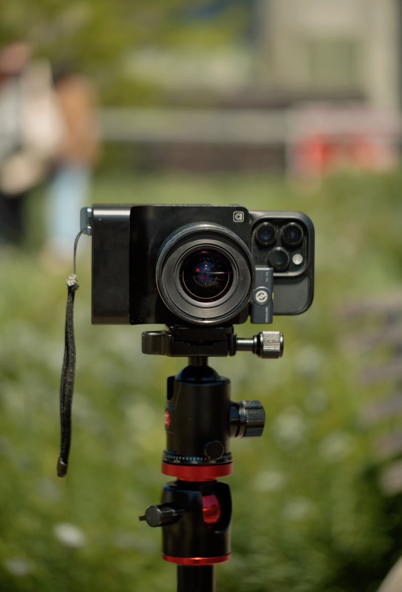 vishalkumar's tweet photo. Hey @mattchowx such an interesting read…Thanks a lot for sharing your process in so much detail! 

I wanted to flag Caira camera by @camera_int to you. It’s a cinema camera that attaches to your iPhone and has agentic video editing capabilities integrated at the point of capture!