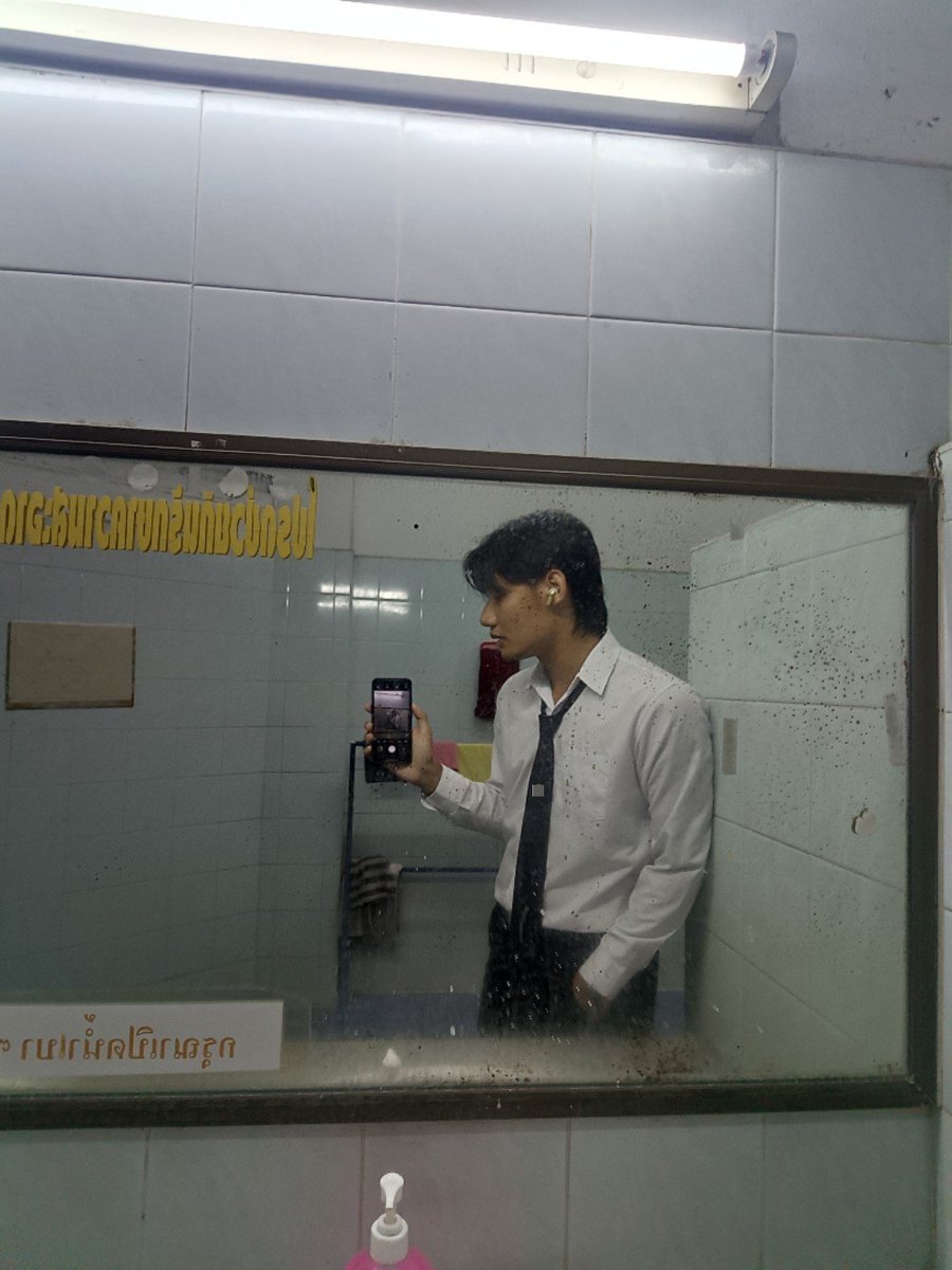 phutthi_11's tweet photo. เสพติดเพลง https://t.co/IVs5eTEiUd