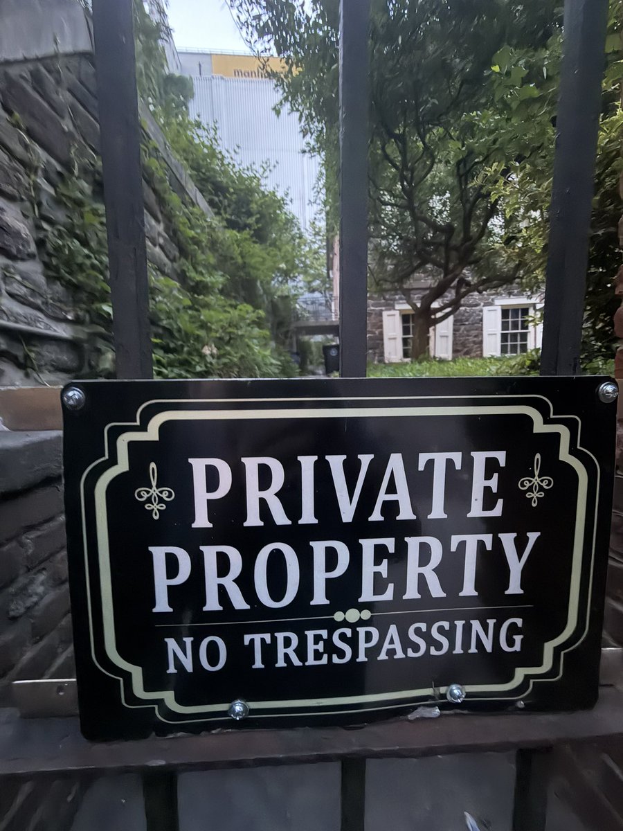 CapeFloy's tweet photo. Just finding a place to get stoned alone is disabled; homeless enters a sushi bar, urban market counter help ignores him.
And, Floy’s the kind of woman who expects my husband and kids to compensate her for her depression.
#mortgage #eviction #FOIL #highkill #mattress https://t.co/blCjvPDP5K