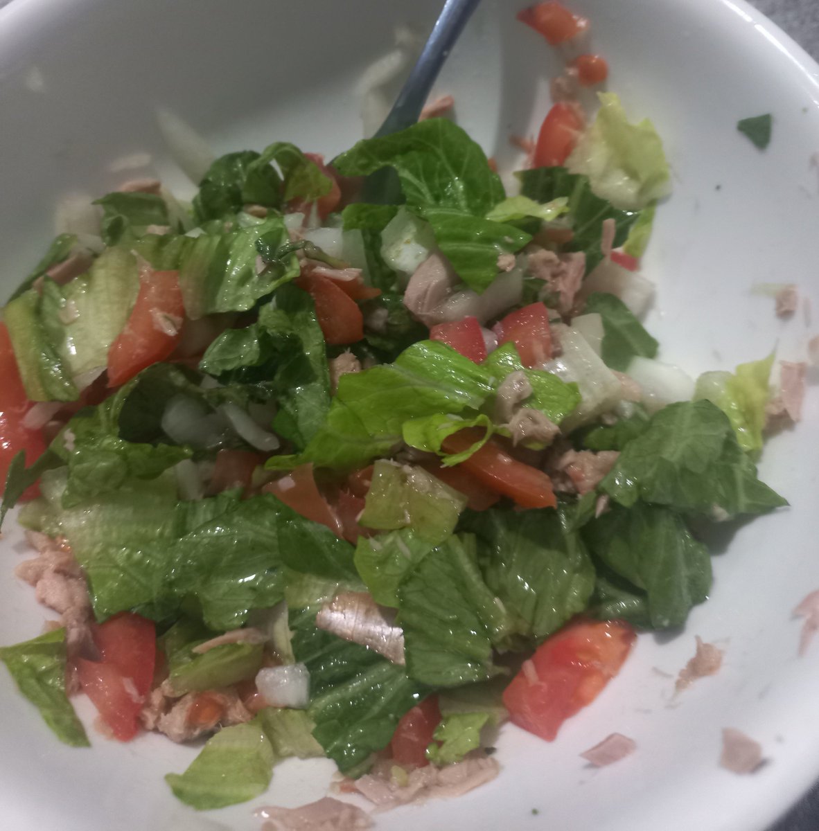 Kokorexia's tweet photo. Ola mi almuerso fue eta ensalada conatun k tenía 75kcals yyyy me tomé medio litro de crema de espárragos yeso tenia como 123kcals jejeje soloesobai https://t.co/Q5Z0P2QX72