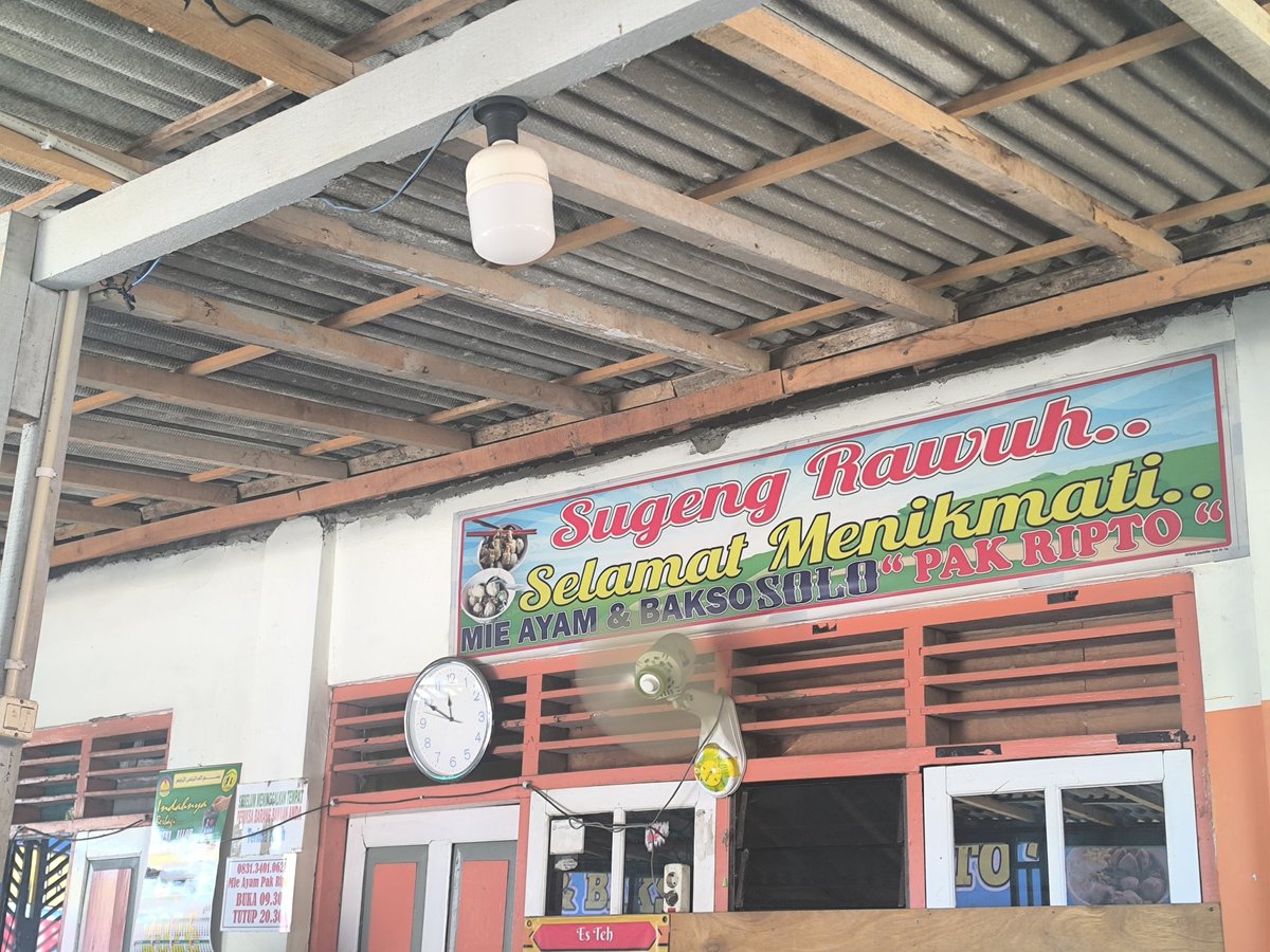 bachuma23's tweet photo. Makan mie ayam di daerah Cilacap ini termasuk enak loh..katanya dulu jualannya di deket stasiun Maos dan sekarang pindah di daerah Karangkemiri...ada yang pernah coba?
#cilacap
#kuliner https://t.co/k64XjbJoXE