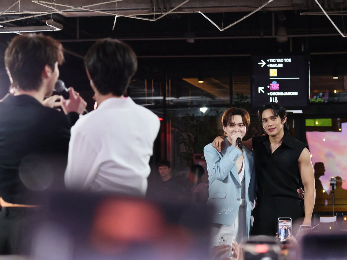 A_hou97's tweet photo. Love each other 

HONAH LEE X BVTLNGOT

#HONAHLEExBeverTonliewNgernOat
#CelestialEnchantmentOfHONAHLEE
#BverTonliew https://t.co/P7Jx4Q6x9E