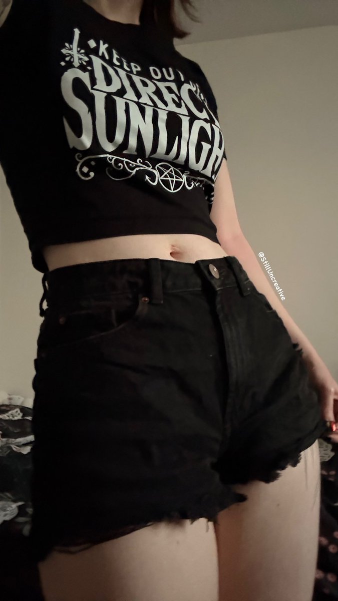 StillUncreative's tweet photo. The sun wasn’t getting the memo so I had to bust out the shirt >:/

#nsfwtwt https://t.co/bhvB1K8pEL