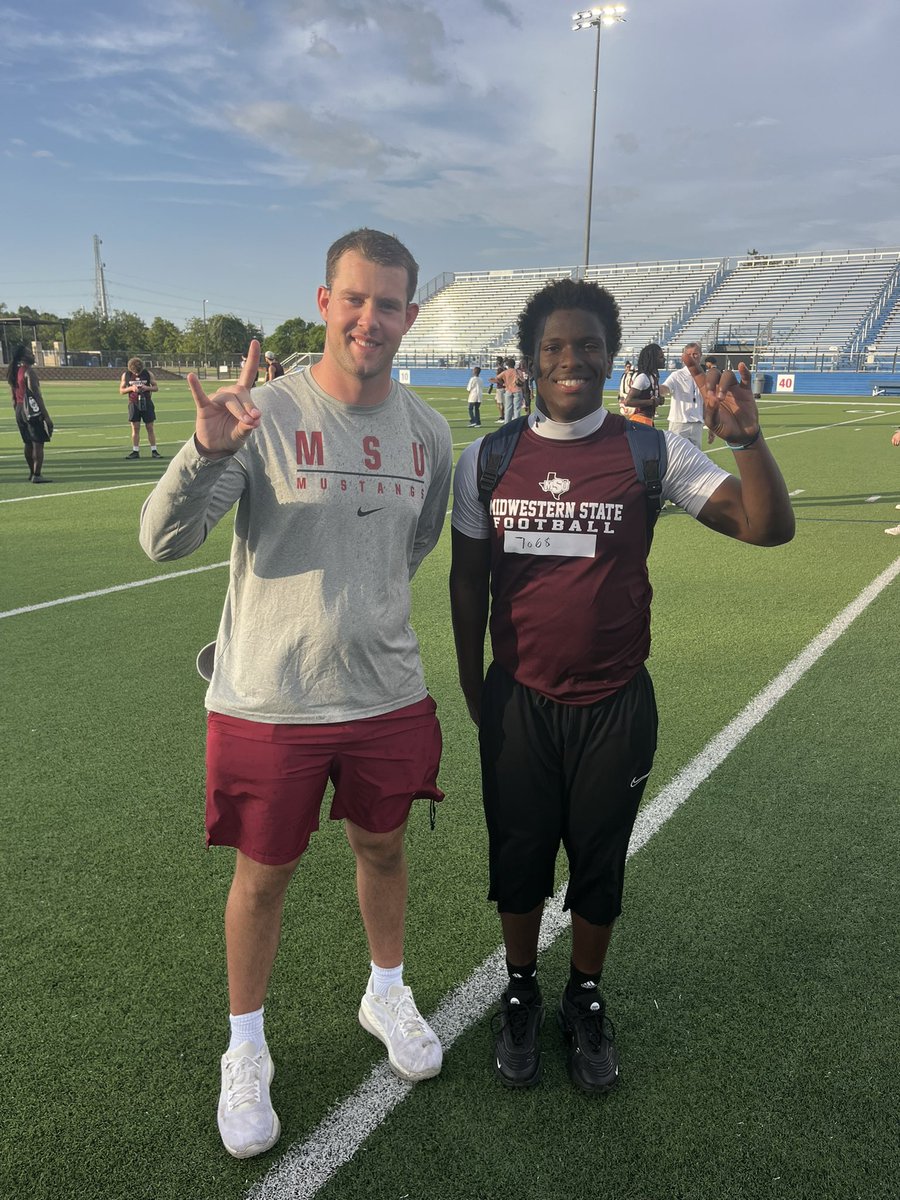 BraedynFuller's tweet photo. Blessed to work out with coach @RealHarrisBoyd for @MSUTexasFB https://t.co/CSjRhHbw4e