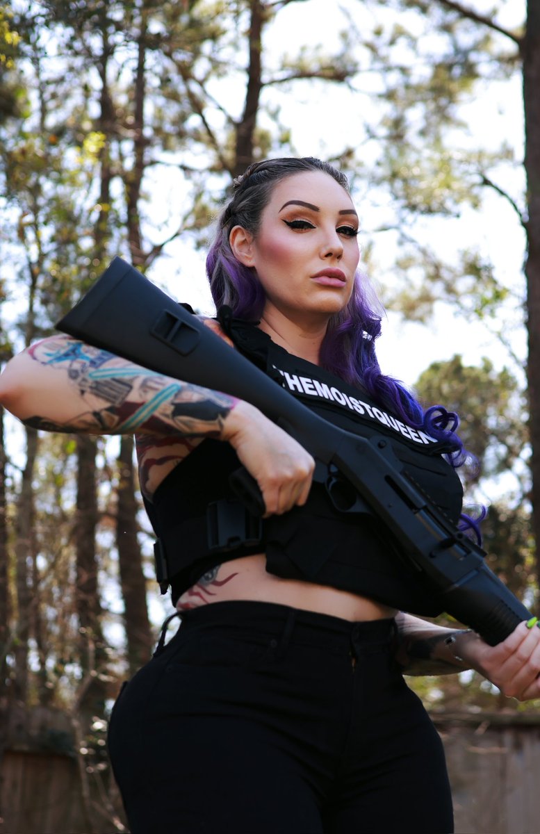 TheMoistQueen's tweet photo. Firearm Friday! Benelli M4, yes the one from John Wick 😁
#firearmfriday #benelliM4 #tacticalgirl #shotgun #themoistqueen https://t.co/Meb4NsKkr7