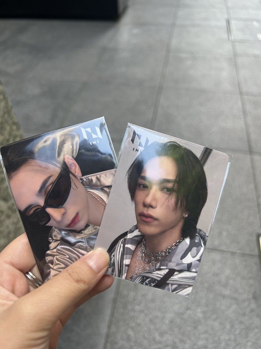 kae_ko417's tweet photo. パシフィックマークス新横浜の前で
pulseトレカ　西　池﨑　落ちてました💦
本日talking Rock fes参加するMINIじゃないかなと思って踏まれないところに置いてます💦
落とした方に届きますように😣
よかったら拡散お願いします🥲

#Talkingrockfes
#INI https://t.co/mwxJ2TZilj