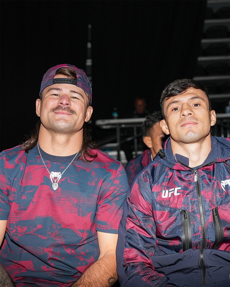 UFCBrasil's tweet photo. Os brabos estão na área! 💪🔥 #UFC329 

[ @AlessanCosta10 | @DiegoLopesMMA ]

[ Sábado (11) | Transmissão ao vivo a partir de 16h, início das lutas às 18h SOMENTE no @ParamountPlusBR ] https://t.co/hsduxur3qH