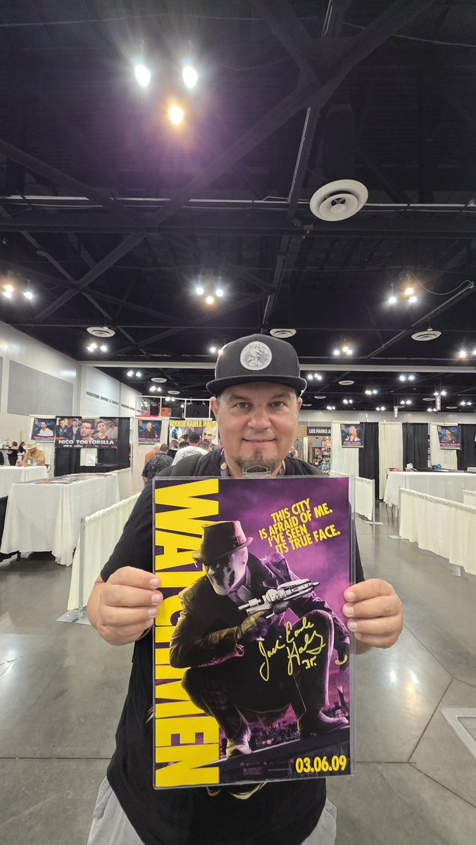 ParksAndCons's tweet photo. #AchievementUnlocked All the way from the floor of #SDCC 2008 to #CreepIEAftermath today! Been waiting a long time to get Jackie Earle Haley on this WB booth swag! https://t.co/ykDttJlsZR