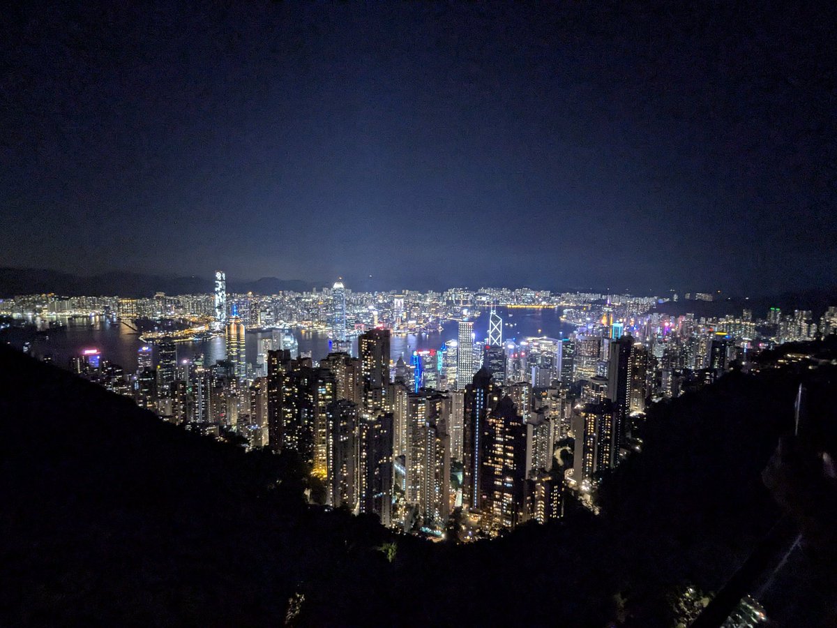 birdwithteeth_'s tweet photo. My view from Victoria's Peak last night! So sad to be leaving this incredible place but beyond thankful to have had the opportunity to visit 🇭🇰🇨🇳 https://t.co/gX2efsUb9k