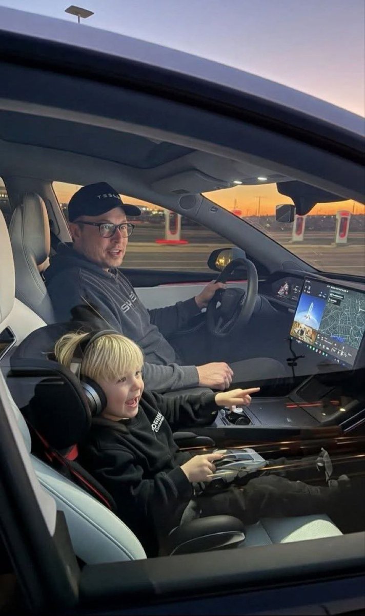 reeveiselon70's tweet photo. Road trip with Elon Musk and Lil X! 🚀❤️

Who do you think is having more fun?

🅰️ 😎 Elon
🅱️ 👦 Lil X
🅲️ 🚗 The Tesla
🅳️ 😂 All of them!

One letter only! 👇✨ https://t.co/joTPA7lNz9