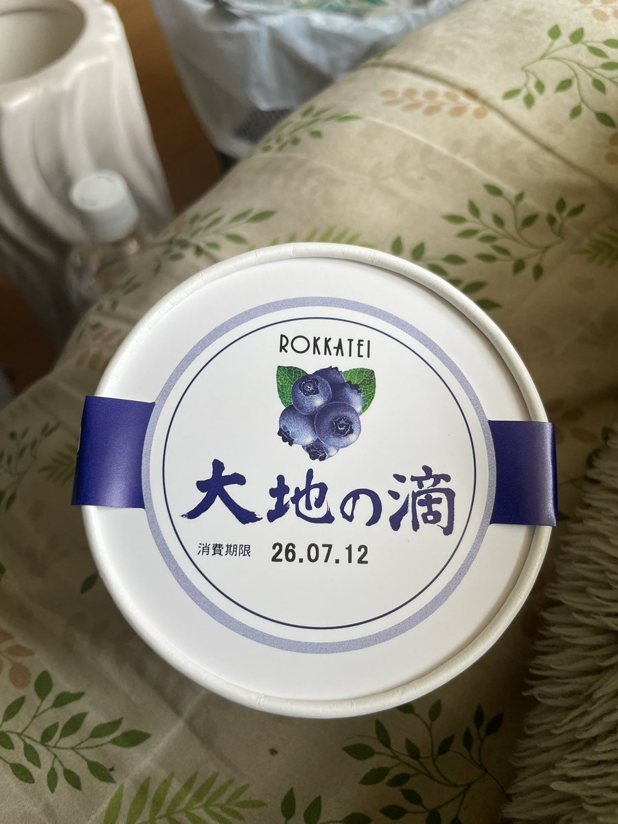 hagetanuki7767's tweet photo. 白樺通りの六花亭に大地の雫とポテチ売ってたね！
もう大地の雫の季節なんやね！ https://t.co/ZXIVY35lSO
