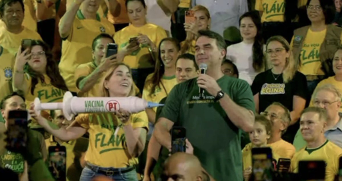 RAINERITA's tweet photo. BOLSONARO VACINADO

Vacina contra o PT.
Também estou vacinada!
.
🤣🤣🤣🤣🤣🤣🤣🤣 https://t.co/8CCRHfuMfi
