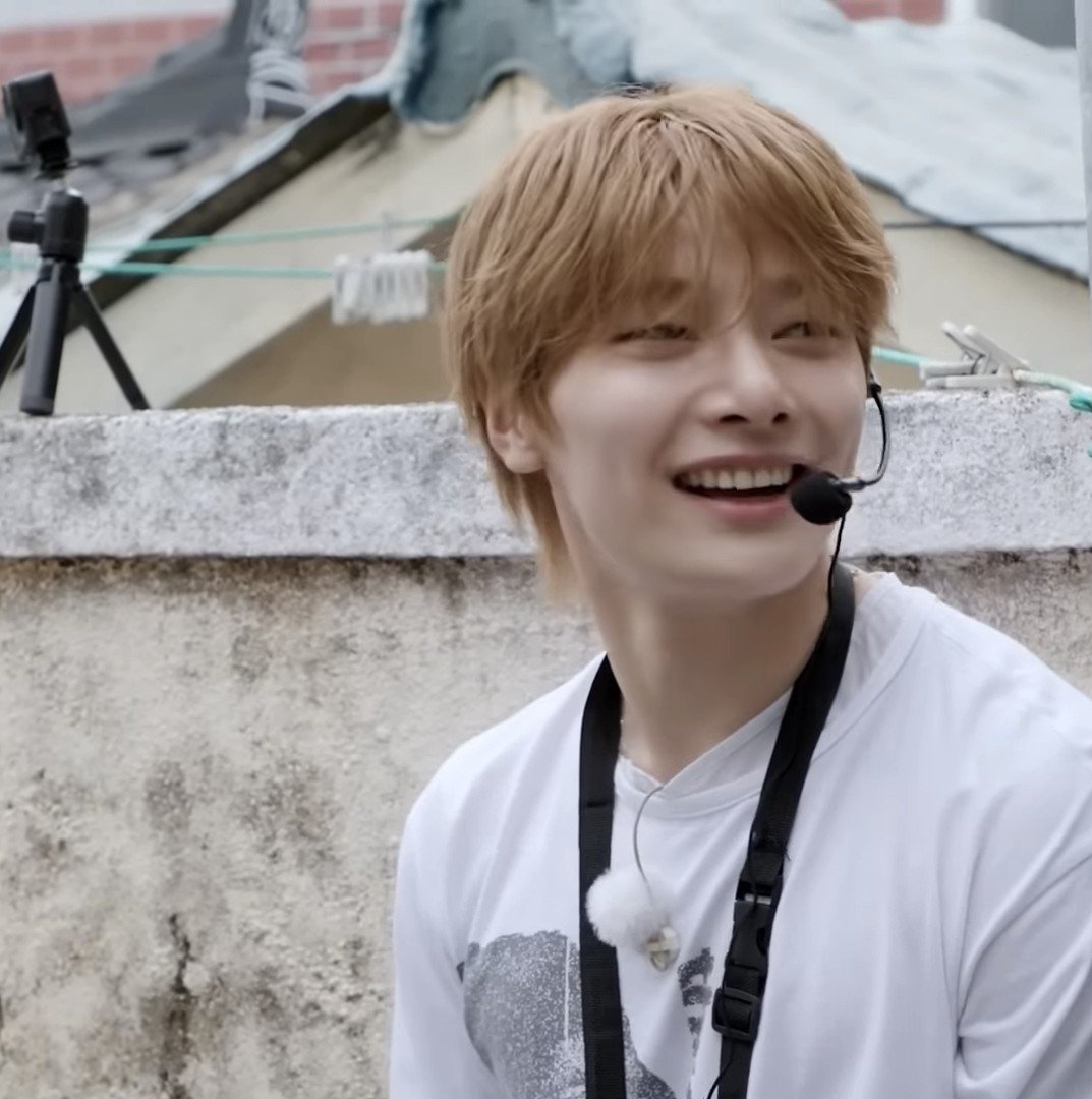 citrusracha's tweet photo. Acabó de ver el último skz code y se me hizo el corazón chiquito al escuchar a jeongin contar que cuando estaba en predebut vivía en un casita en Busan con su abuelita quien cuidaba de el y se preocupaba por qué comiera bien, Él verdaderamente creció con humildad y educación 🥺💗 https://t.co/C7V3SqQlwk