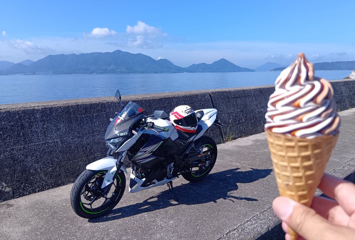 SuperSakotsu352's tweet photo. b+com 7x evoのテスト兼ねてお出かけ。ボリューム上げた時の音が明らかに違う！まだ使いこなせてないのでこれから研究しよう。
既に体感気温30℃を越えてるので撤収。良い朝練だった👍
#signhouse #bcom7xevo #z250 #ライダーの義務 https://t.co/qotGvKYHUF