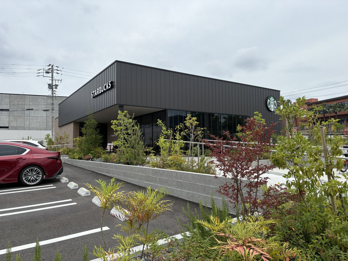 SbuxRepo's tweet photo. #4494 【 長久手南けやき通り 】🚗
.
-愛知県長久手市片平2-1702
-OPEN: 2025.07.15
-VISIT: 2026.07.04
✍️新たな学生の憩いの場📖 ⡱
🚗DRIVE THRU STORE
.
#starbucks #スタバ 
#スタバ_愛知 #スタバ_長久手
#日本スタバ巡り
愛知 72 / 163(+2)
全国 1539 / 2128(+62) https://t.co/8DOeG2WPh3