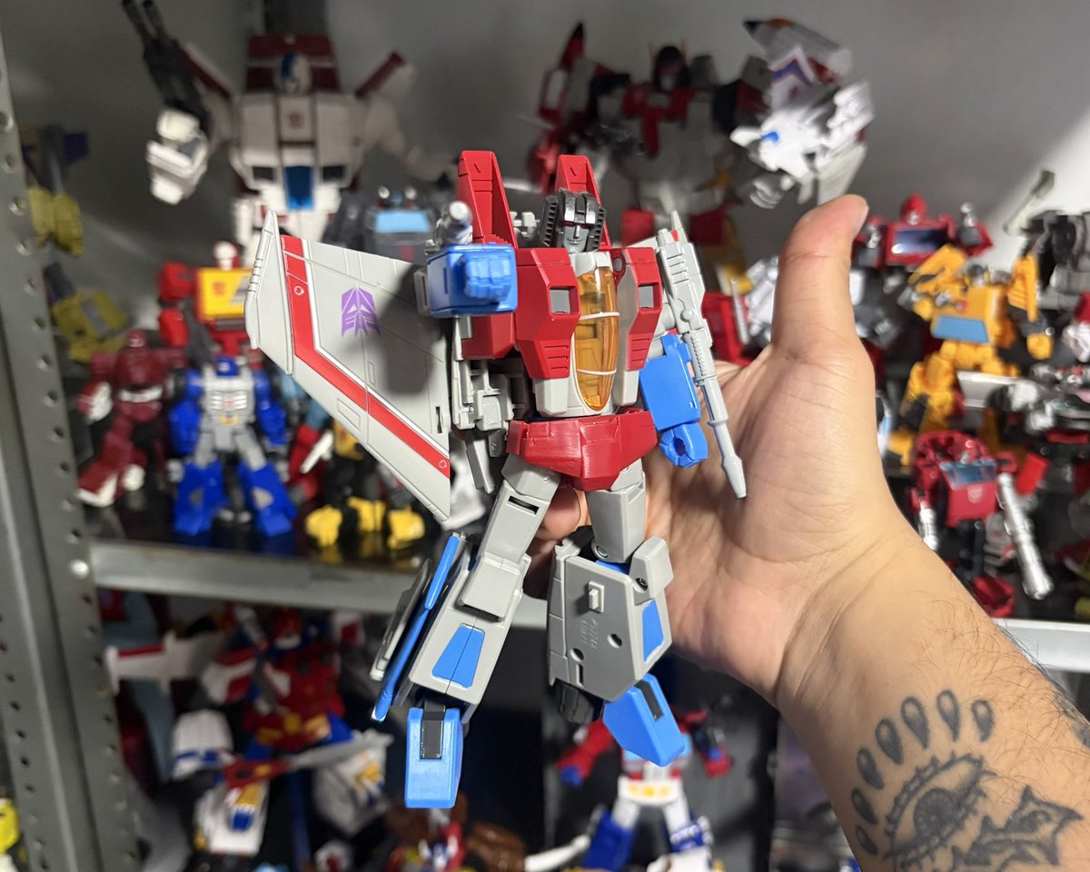 insomnioarchive's tweet photo. Starscream Studio Series 86 MTMTE Collection.

#transformerscollection #transformers https://t.co/CR8gZDMY93
