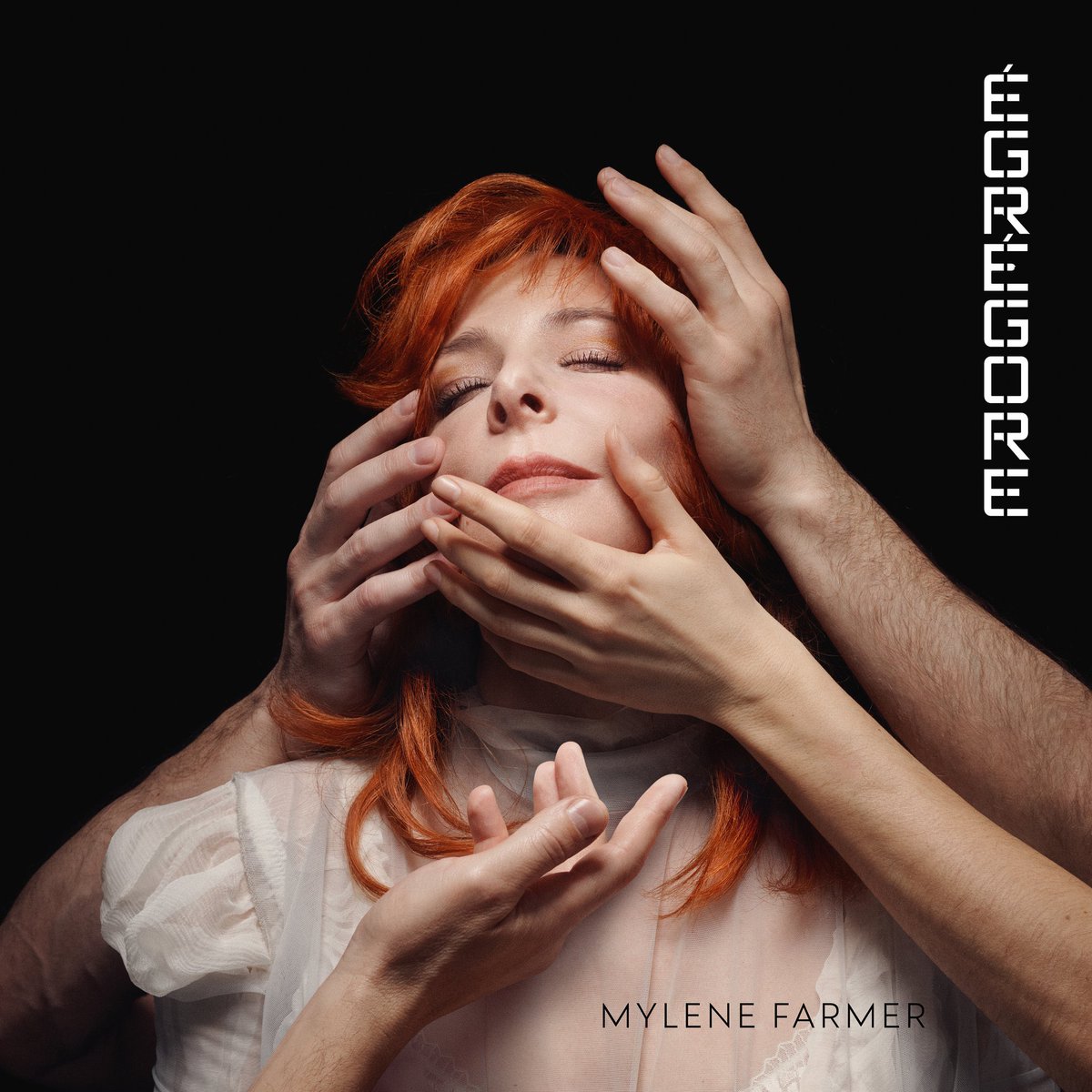 myleneciccone's tweet photo. ‘ÉGRÉGORE’ by Mylène Farmer is now projected to debut at #1 in the UK with 752K units, @HITSDD reports.

It would mark her fiftieth #1 album. https://t.co/Yy6jmNJ2rz