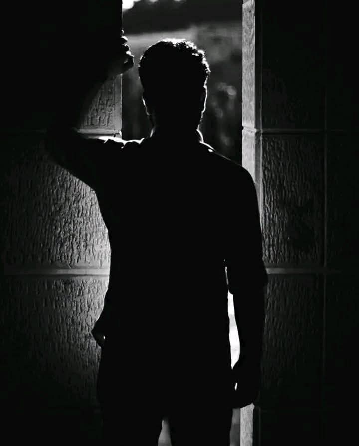 rrrtttuuuu's tweet photo. لا تحزن إذا لم يقدر أحد إهتمامك وطيبتك فطبيعة البشر لا تدرك النعم إلا بعد زوالها ..🖤🥀 https://t.co/fltVfh81XX