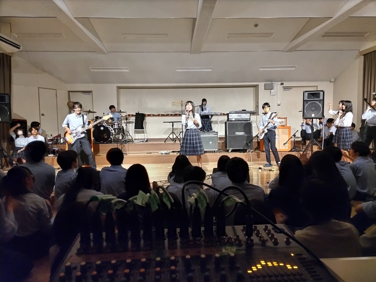 naraikuei_keion's tweet photo. 2026. 6.20
1年生発表会&amp;2.3年バンドオリジナル曲演奏会

1年生は入部してから初めての舞台イベントでの演奏！
先輩に教えてもらいながらまずは放ってみるチャレンジの1日

緊張しながらも、しっかり前を向いて飛ばし切りました。
これからが楽しみです！ https://t.co/ojiT0hsBFf