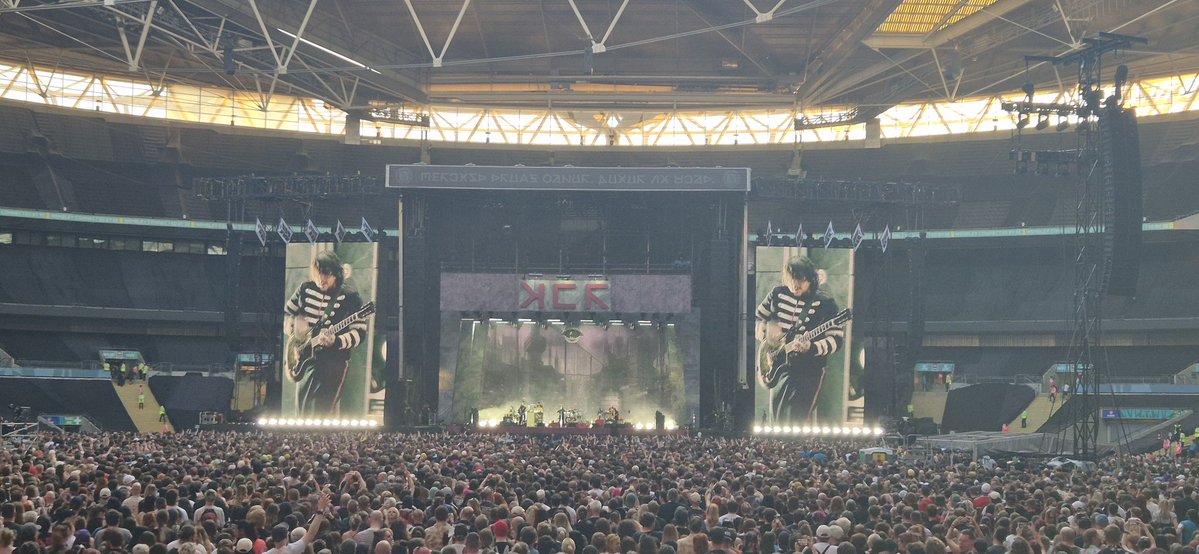 aclowderofcats's tweet photo. Just got home from seeing My Chemical Romance at Wembley and I am a s c e n d e d it was SO GOOD https://t.co/q2vnRPjmSd