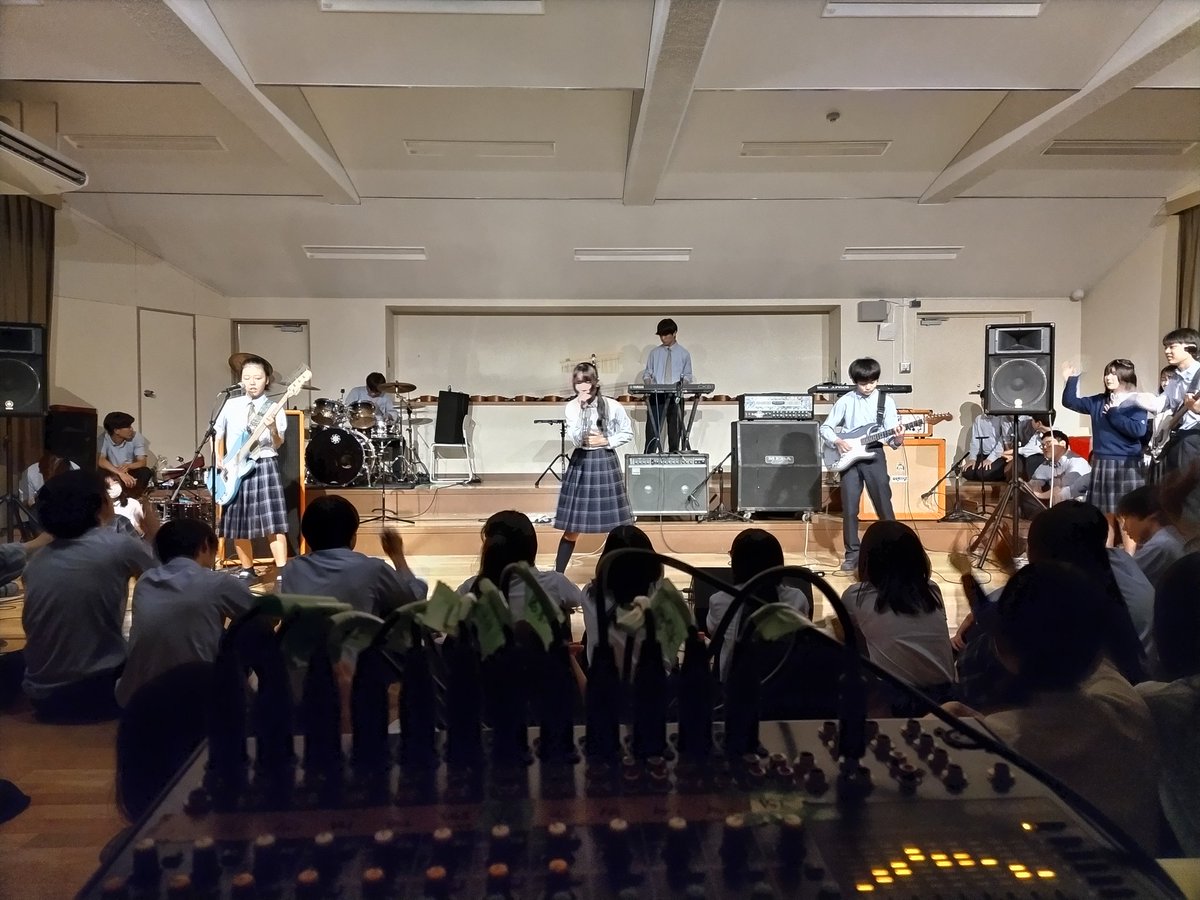 naraikuei_keion's tweet photo. 2026. 6.20
1年生発表会&amp;2.3年バンドオリジナル曲演奏会

1年生は入部してから初めての舞台イベントでの演奏！
先輩に教えてもらいながらまずは放ってみるチャレンジの1日

緊張しながらも、しっかり前を向いて飛ばし切りました。
これからが楽しみです！ https://t.co/ojiT0hsBFf