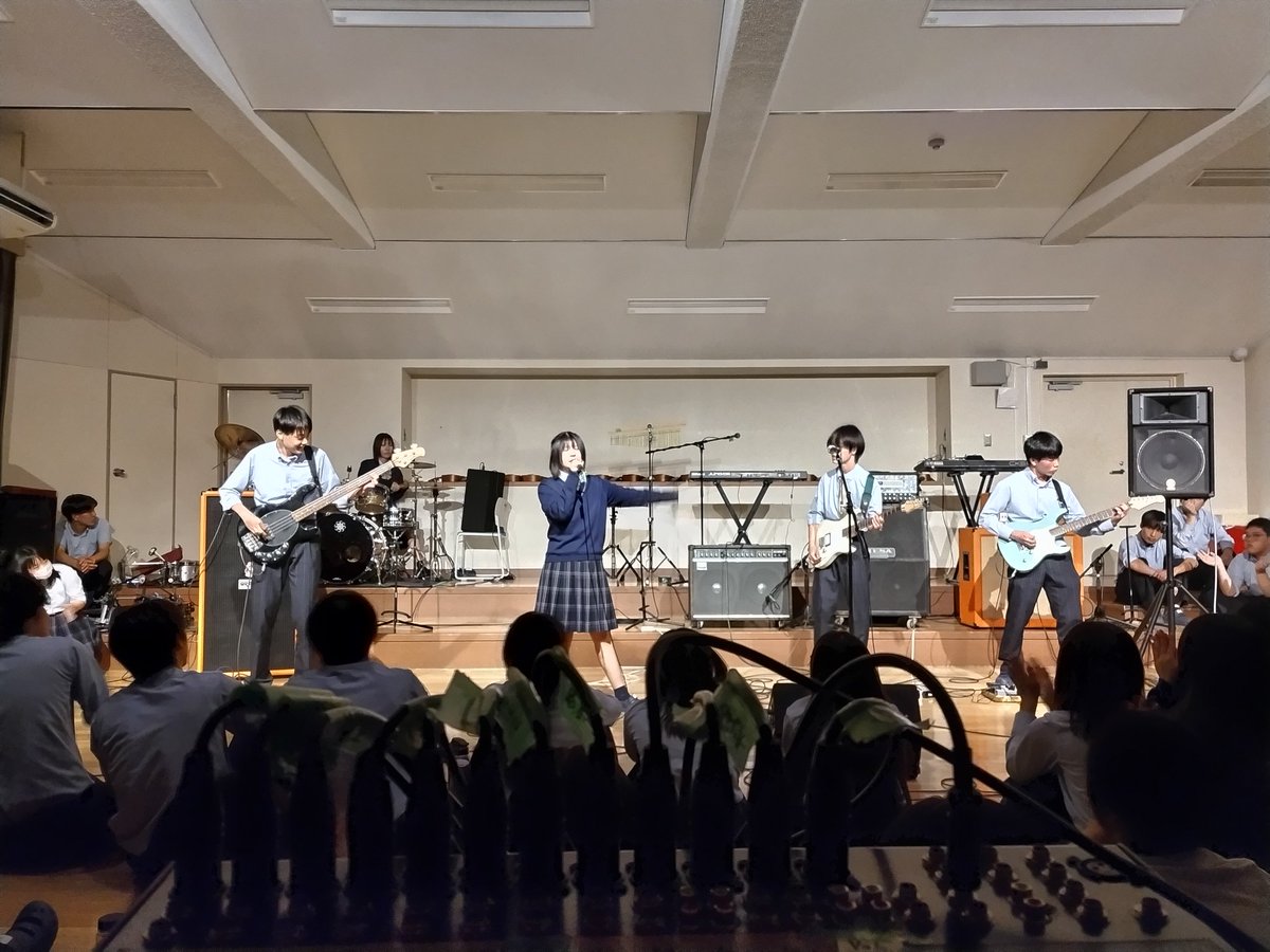 naraikuei_keion's tweet photo. 2026. 6.20
1年生発表会&amp;2.3年バンドオリジナル曲演奏会

1年生は入部してから初めての舞台イベントでの演奏！
先輩に教えてもらいながらまずは放ってみるチャレンジの1日

緊張しながらも、しっかり前を向いて飛ばし切りました。
これからが楽しみです！ https://t.co/ojiT0hsBFf