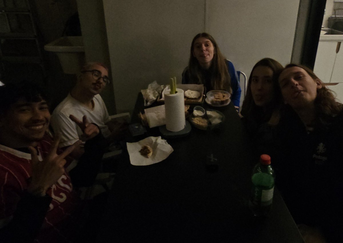 AAAGW's tweet photo. role gestão gw: jogar presidente degustando comida árabe na casa da comunicas

participação especial: nate da pedago https://t.co/1bgLAHkUml