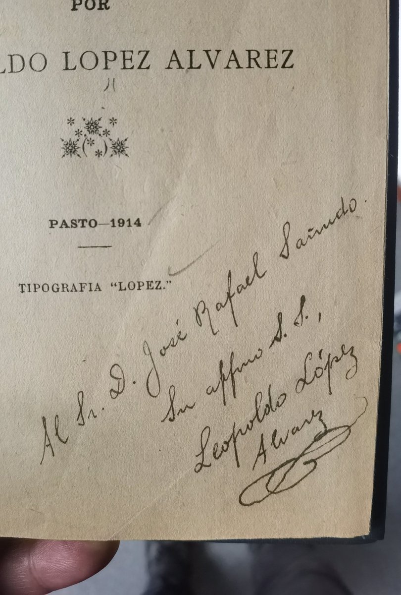 SoyPastense's tweet photo. Sorpresivos encuentros.
Dedicatoria de Leopoldo López Álvarez  a José Rafael Sañudo al compartirle su obra "Campaña del Sur y Destrucción del Ejército Patriota" a sus 23 años en 1914. https://t.co/OOKf4kVInG