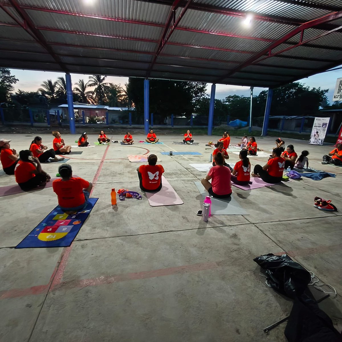 VickyBernal23_'s tweet photo. 🤸Espacios Activos Gratis🤸
 Lunes a viernes #Activateoaxaca agregarte al más cercano estamos en San José del progreso, la consentida y charco redondo #villadetututepec en la costa gracias a @DEPORTE_GobOax @SanVillalobo_S @FundacionAHHO @FundacionAHH  @alfredoharphelu https://t.co/zFuuDplao9