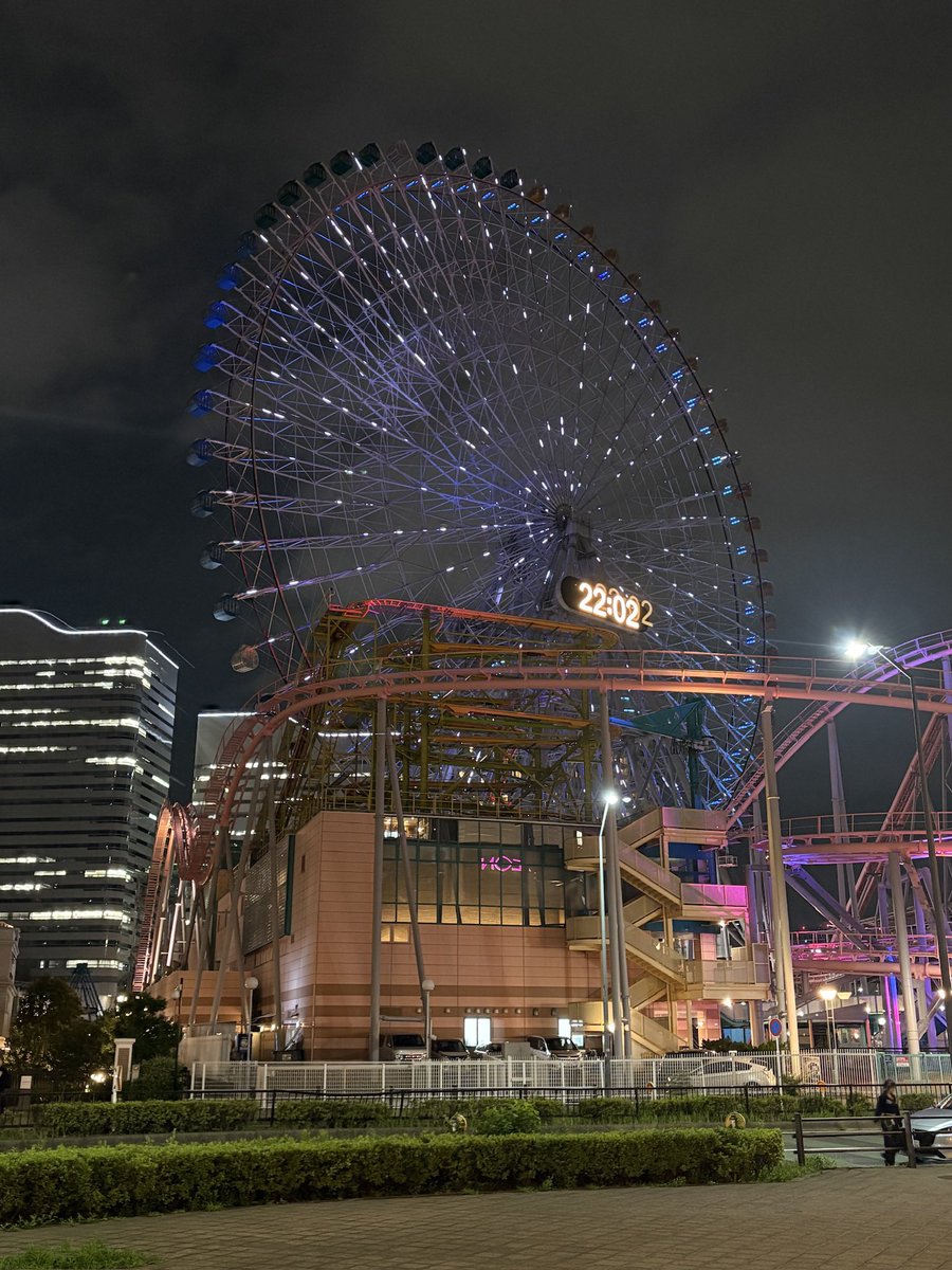 leek_study's tweet photo. 先日横浜に泊まったのですが、私の中では「横浜=La’cryma Christi」と相場が決まっています。
この馬車道の夜景なんて、永遠とピッタリですよ。山手エリアはTHE SCENT、氷川丸は情熱の風です。アップテンポな曲より静かな曲のが合うイメージ。
#ラクリマクリスティ https://t.co/r2dp4IWz7C