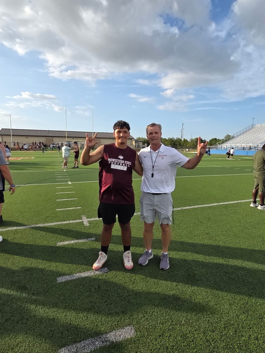 IsaiasGarc8106's tweet photo. Had a good day today at Midwesterns State camp, took some coaching from the coaches, and went against some good competition.
@CoachWilson1980
@CoachKChatham
@Coach_Jwill62
@MustangsDC
@landonrwright
@MSUTexasFB https://t.co/3TrGhtu6C1