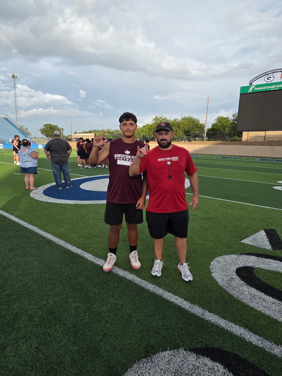 IsaiasGarc8106's tweet photo. Had a good day today at Midwesterns State camp, took some coaching from the coaches, and went against some good competition.
@CoachWilson1980
@CoachKChatham
@Coach_Jwill62
@MustangsDC
@landonrwright
@MSUTexasFB https://t.co/3TrGhtu6C1