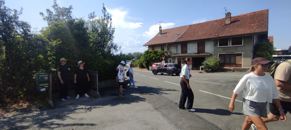 gfloquik's tweet photo. @EvianChamp Lamentable accès cependant à ce si beau tournoi ! Accès PMR non réglementaire et accès minable pour le commun des mortels alors que des centaines de Porsche gravitent à vide autour du site. Pas de banc pour attendre la navette pas d’aide pmr pour remonter jusqu'à la zone attente. https://t.co/ptIIbE2FF1