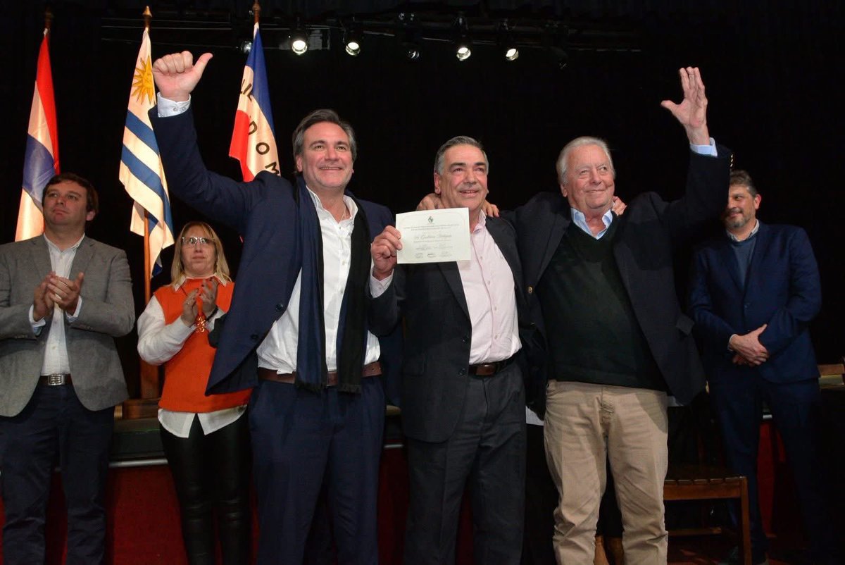 mariocolman's tweet photo. Hoy se cumple 1 año desde que el querido Guillermo Rodriguez asumió como Intendente de Colonia.

Ha sido un año de enorme compromiso, liderazgo у cercanía con la gente. Una gestión que apuesta a la descentralización, con un gran equipo de trabajo y que siempre está presente donde más se necesita.

Con hechos, dedicación y mucho esfuerzo, seguimos transformando el departamento y cumpliendo con los
Colonienses.

¡Vamos por más!
¡Seguimos construyendo juntos el futuro de Colonia!