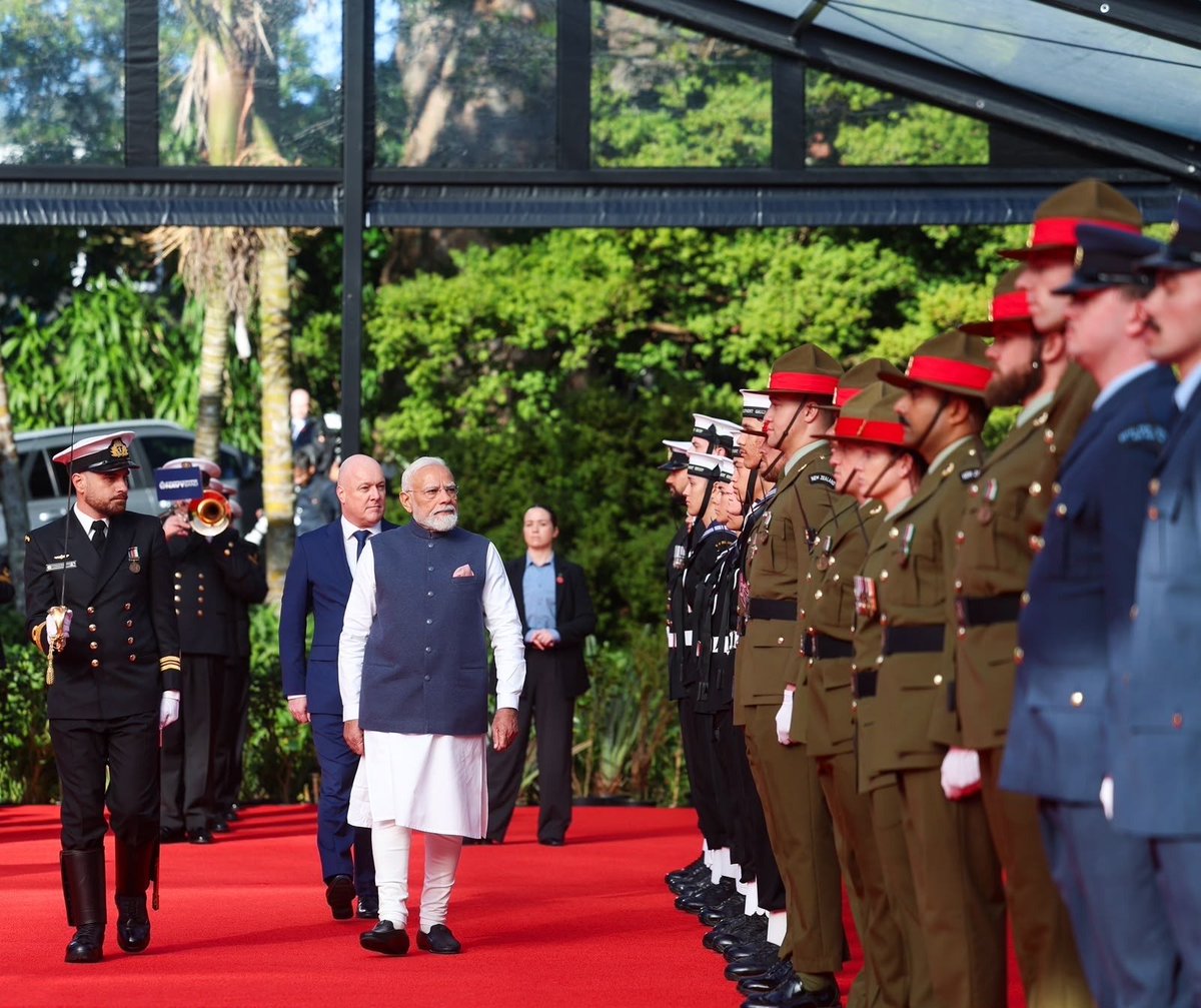 narendramodi's tweet photo. Honoured to receive a ceremonial welcome at Government House in Auckland. The traditional Māori pōwhiri was a moving reflection of New Zealand’s rich heritage and traditions.

@chrisluxonmp https://t.co/6yhtmert9N