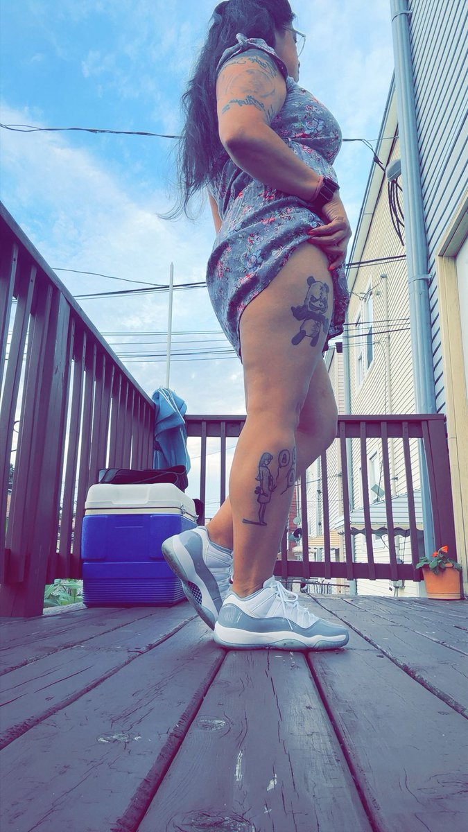 SueHappy3's tweet photo. ❤️ #Sneakersue simple dates are the best ones… #Inkedbabe 
#Kotn 11 lows 😘

I think he likes me.. 🫣 https://t.co/2MyNBLCAqB