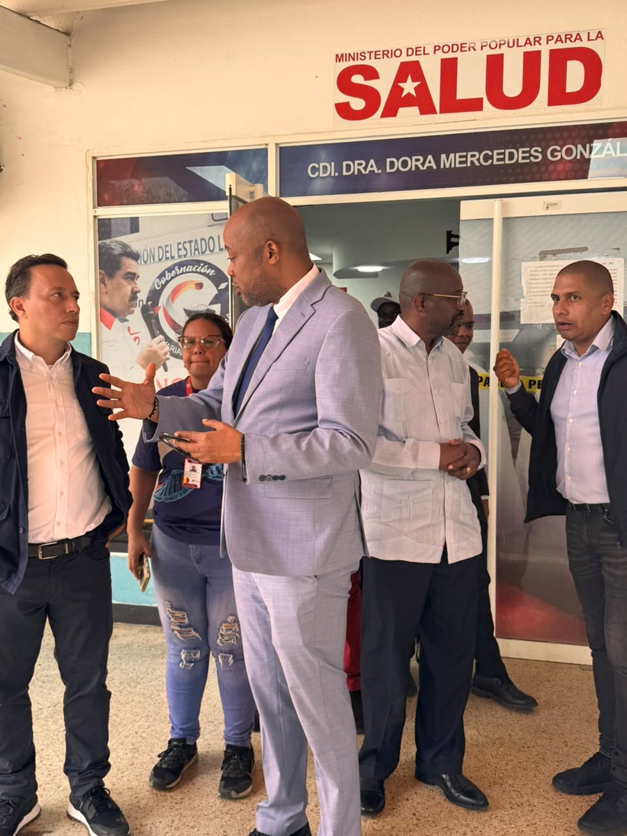 Cancilleria_ve's tweet photo. 📰#Noticia | Delegación de Haití se instala en Catia La Mar para prestar asistencia sanitaria tras sismos

La delegación internacional estuvo acompañada por el viceministro de Relaciones Exteriores para el Caribe, Raúl Li Causi.

https://t.co/dAv9mRQ0Qs https://t.co/lyHvra8e6i